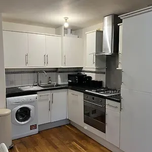 New Build 2 Bed Flat, Appartement Londres